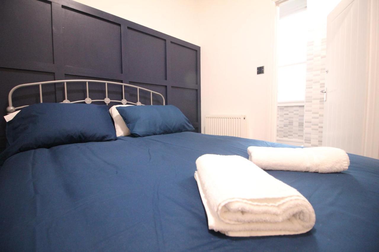 בלקפול Media Manor - Fully Refurbished In 2022 - Large 6 Bedrooms, 3 Bathrooms Plus Media Games Room מראה חיצוני תמונה