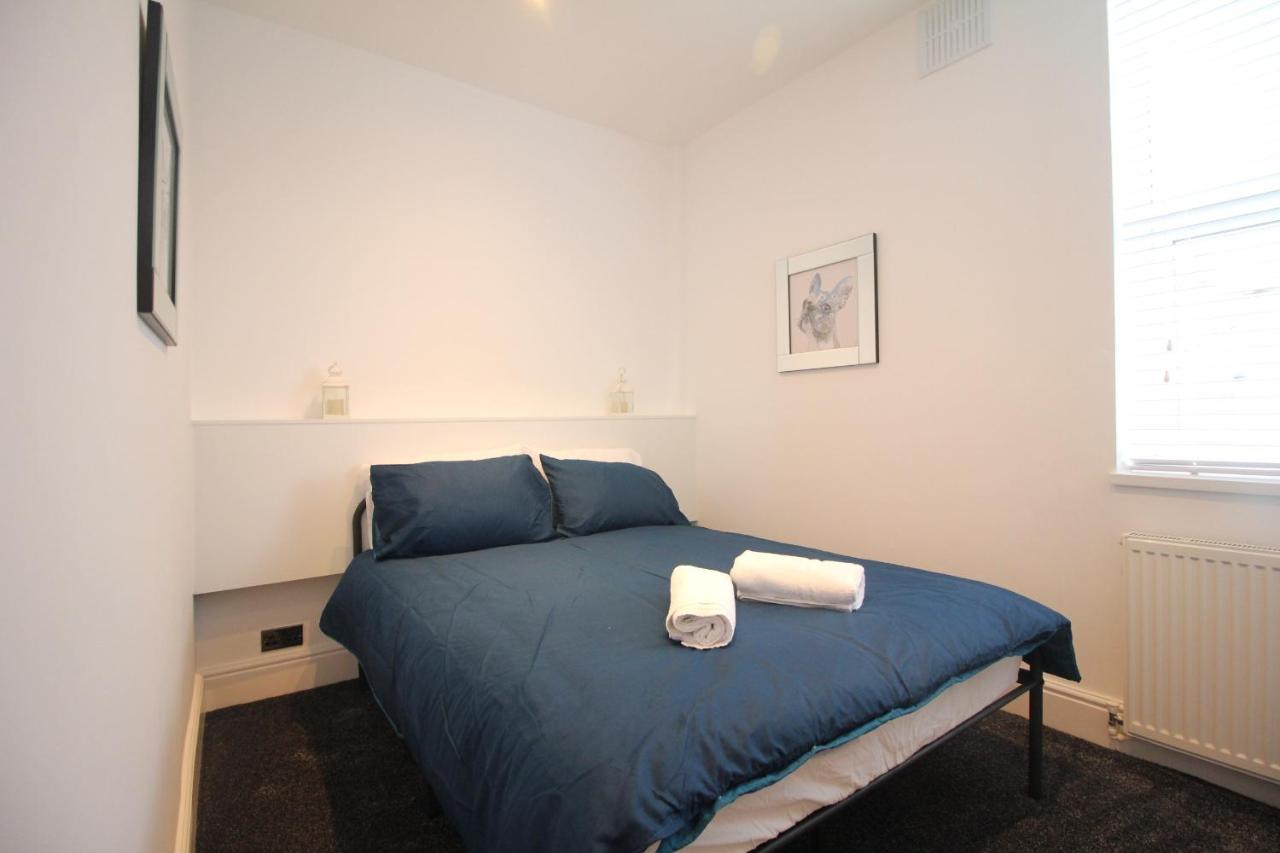 בלקפול Media Manor - Fully Refurbished In 2022 - Large 6 Bedrooms, 3 Bathrooms Plus Media Games Room מראה חיצוני תמונה