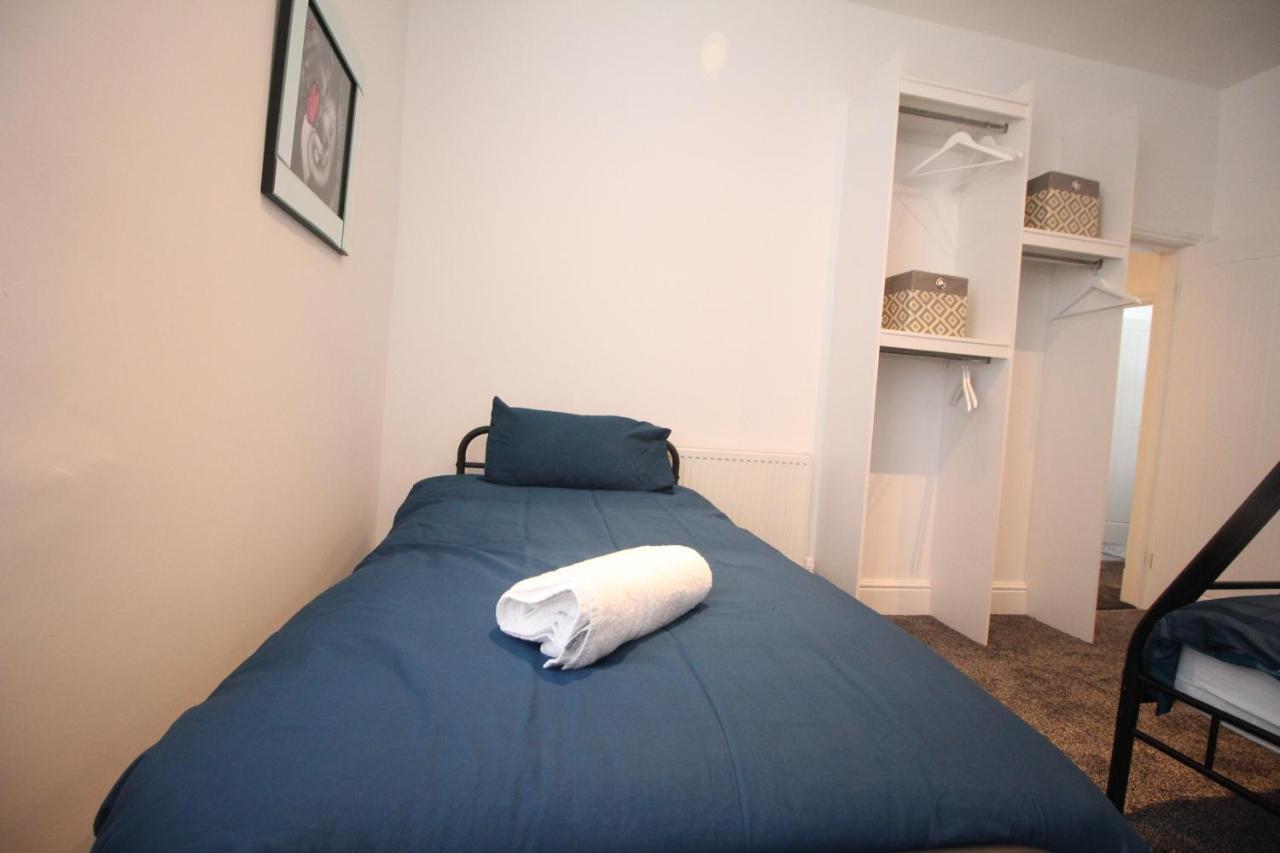 בלקפול Media Manor - Fully Refurbished In 2022 - Large 6 Bedrooms, 3 Bathrooms Plus Media Games Room מראה חיצוני תמונה